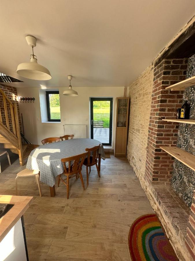 Gite Confortable Au Milieu Des Pres - La Ferme De Montigny Neauphe-Sur-Dive Exteriör bild